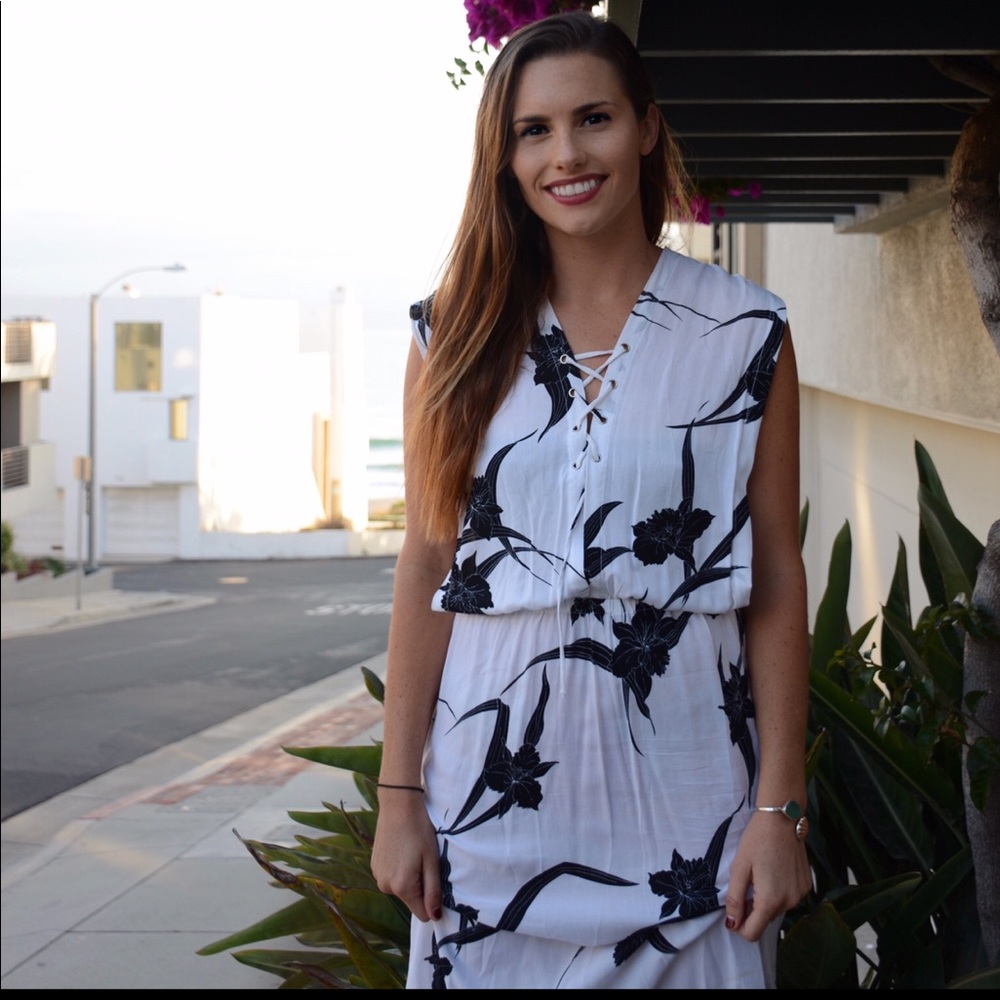 INDAH black orchid midi dress with lace detail - S